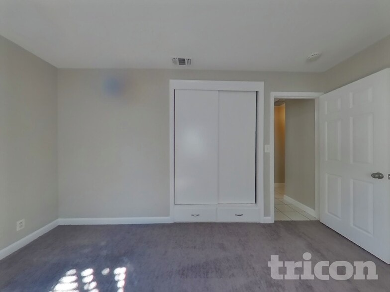 Building Photo - 684 Brown Ave