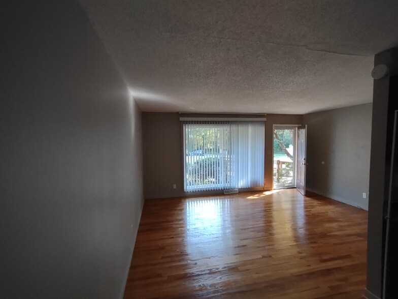 Building Photo - 510 Camrose Dr