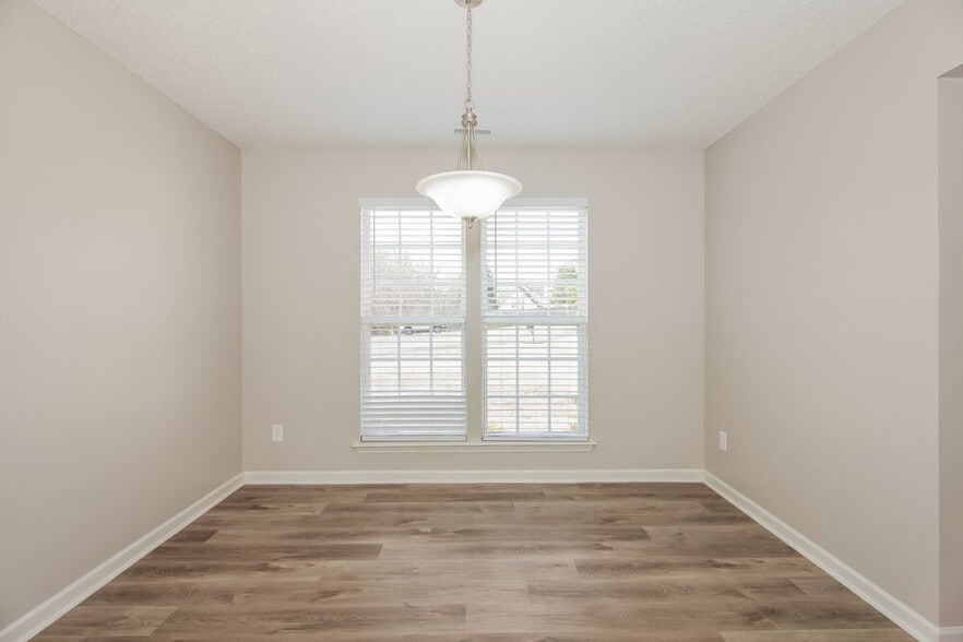 Building Photo - 105 Silverleaf Ct