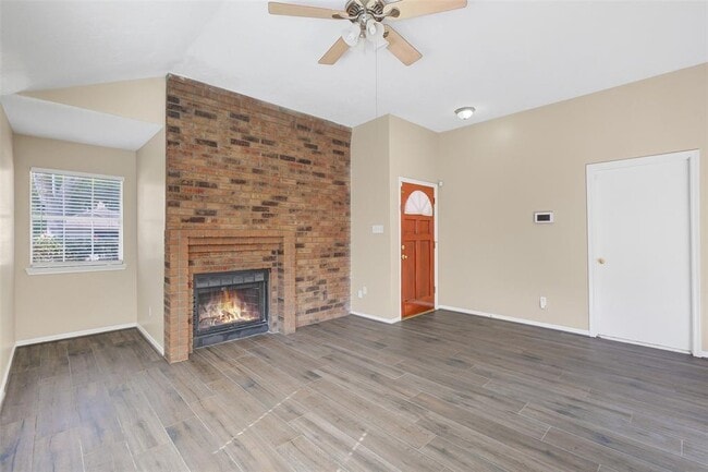 Building Photo - 16110 Springbank Dr