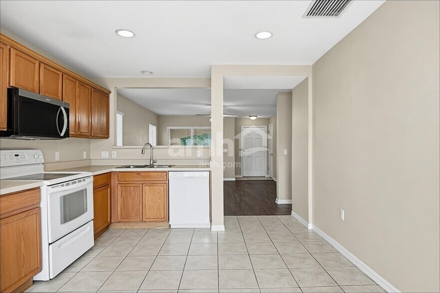 Building Photo - 10434 Boyette Creek Blvd