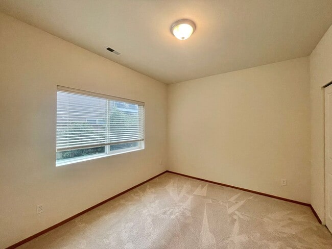 Building Photo - Charming Home in quiet Sunset Landing Community, Edmonds!