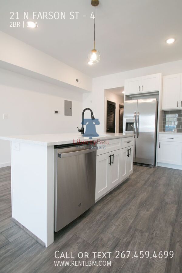 Building Photo - 21 Farson St