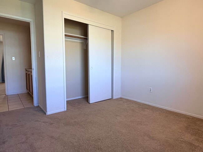 Building Photo - 3+2 w/garage and large fenced backyard