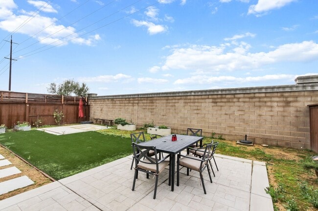 Building Photo - Springlake 3 Bedroom 3 Bathroom House