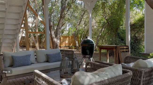 Building Photo - 6296 W County Hwy 30A