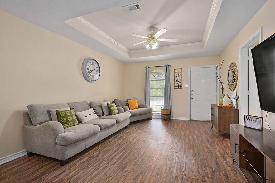 Primary Photo - 2015 Colgate Dr