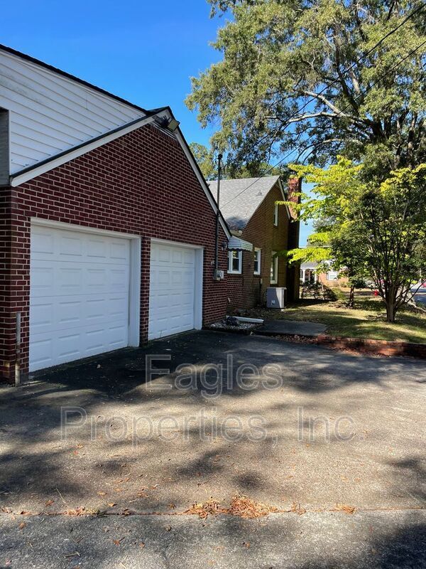Building Photo - 300 S Andrews Ave