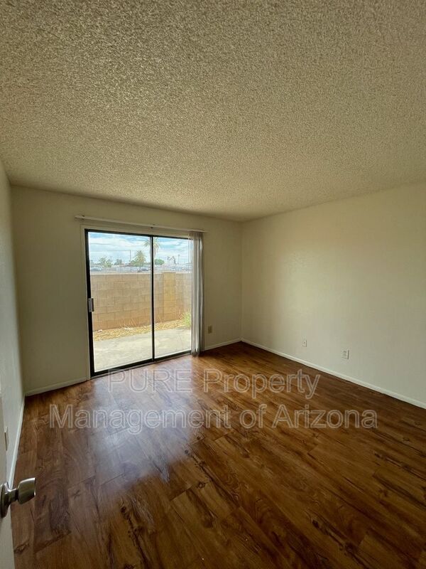 Building Photo - 231 E 2nd Ave