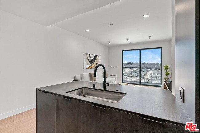 Building Photo - 3688 Overland Ave