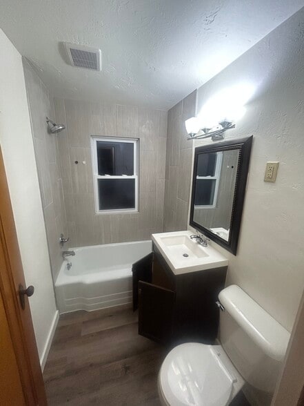 Building Photo - 322 E 2nd St