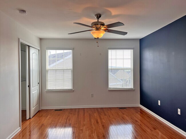 Building Photo - 4170 Bunker Hill Dr N