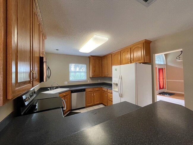 Building Photo - 205 Wedgewood Ln