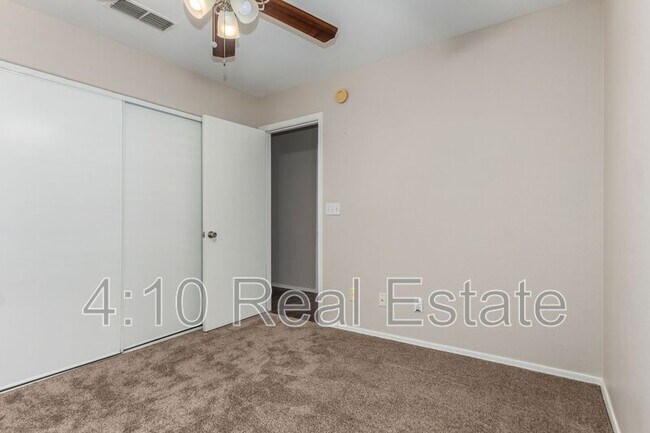 Building Photo - 2085 W Harbour Dr