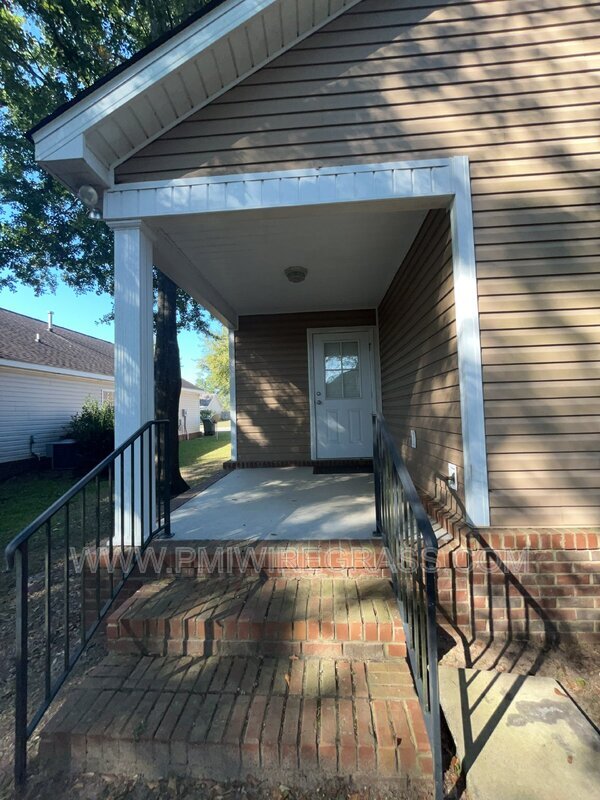 Building Photo - 214 Winterberry Way