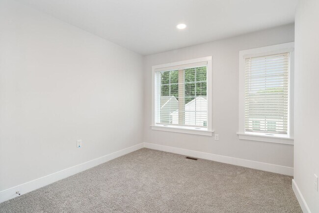 Building Photo - 10 Seover Wy