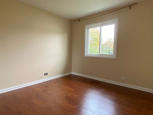 Building Photo - 333 Regatta Point