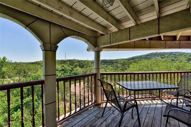 Building Photo - 1712 Lakeshore Dr