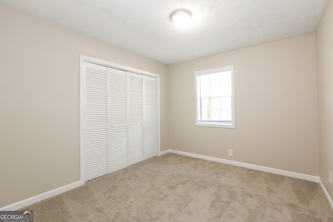 Building Photo - 1576 Ember Cir SW