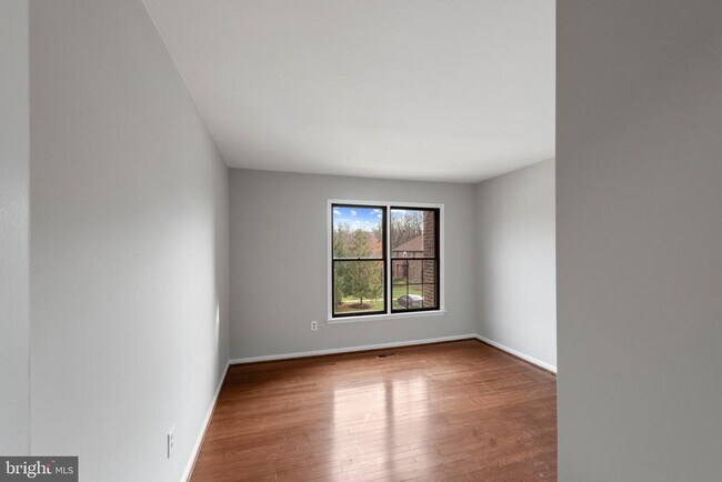 Building Photo - 20 Rhodes Pl