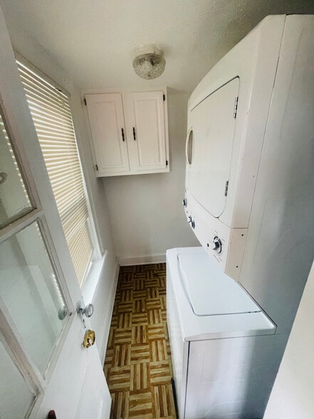 Building Photo - 3712 Parkside Dr