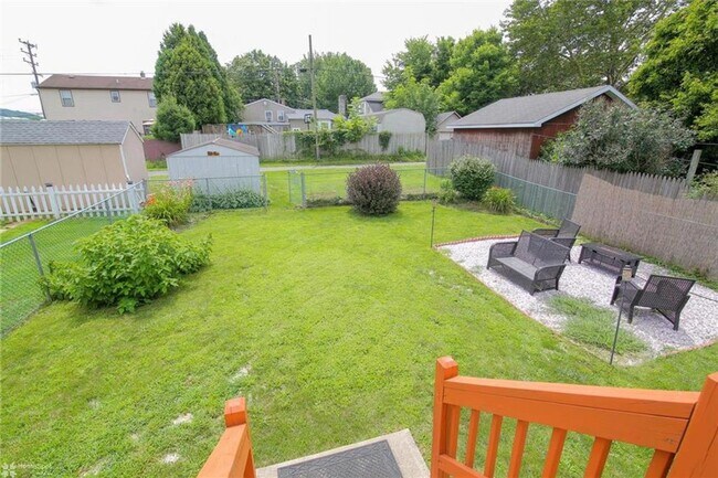 Building Photo - This adorable home is available for rent. This 2 bedroom property has bee renovated