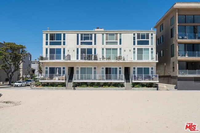 Building Photo - 4403 Ocean Front Walk