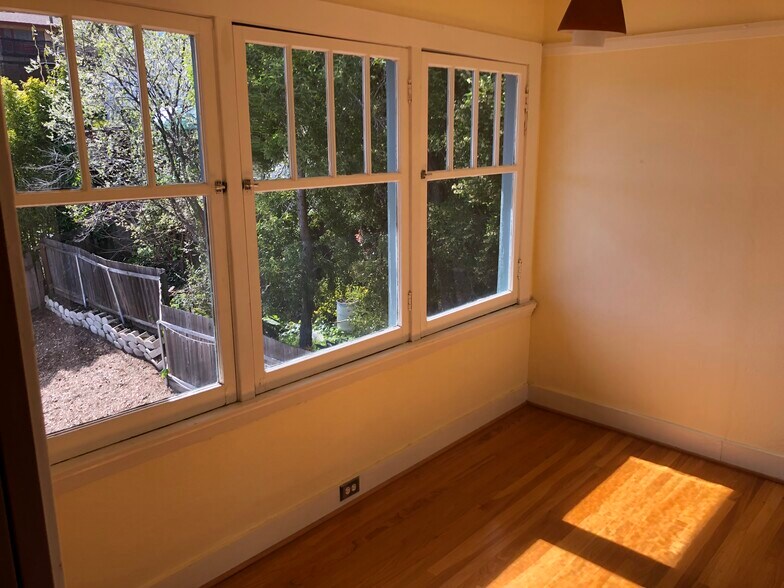 Building Photo - 431 Sunnyslope Ave