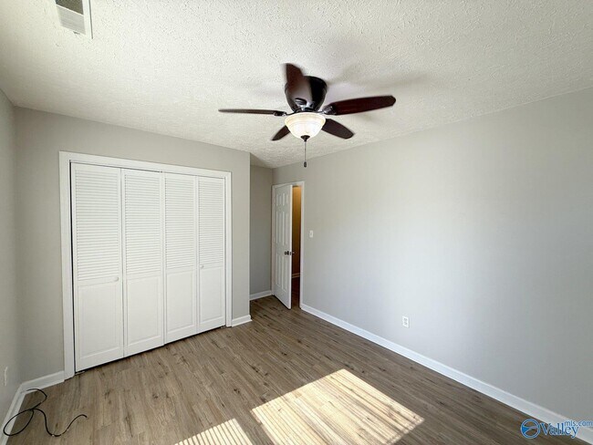 Building Photo - 160 Lewis Ln