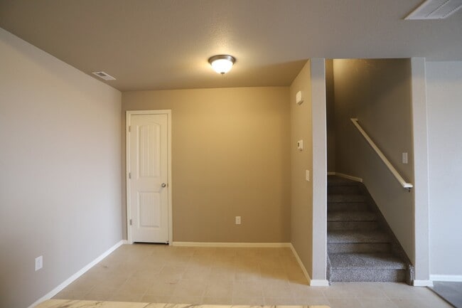 Building Photo - Contemporary, light-filled townhouse available for lease!