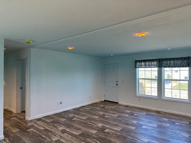 Building Photo - 311 E 36th Pl