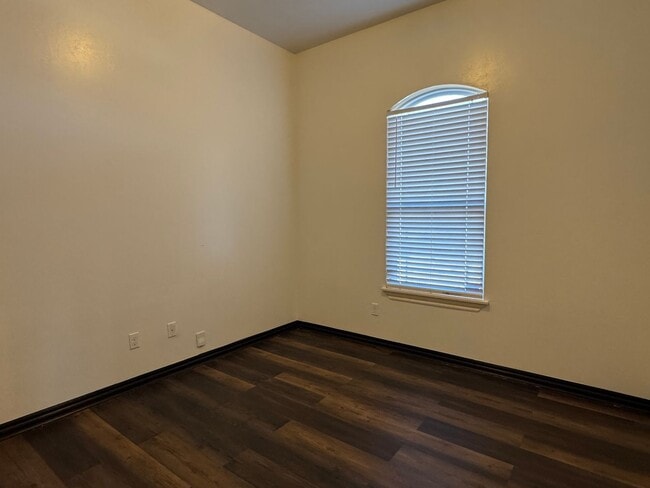 Building Photo - 7904 SW Powell Ct