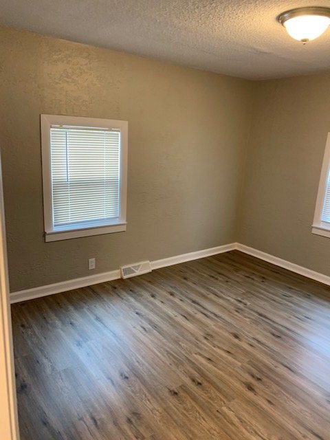 Building Photo - Beautifully update 3 Bed / 1 Bath house wi...