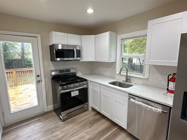 Building Photo - 408 Apple Dr