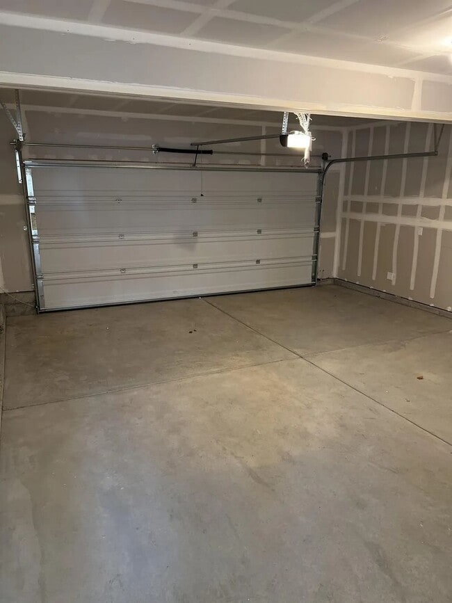 Building Photo - Enormous Two-Story Home- Available January 9th