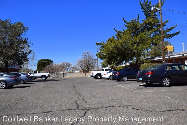 Building Photo - 9408 Candelaria Rd NE