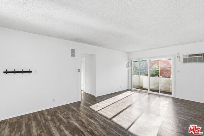 Building Photo - 739 Croft Ave