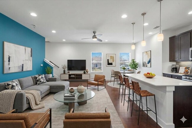 Building Photo - 2305 Coronado St