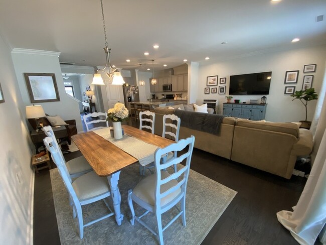 Building Photo - 1422 Southpoint Trl