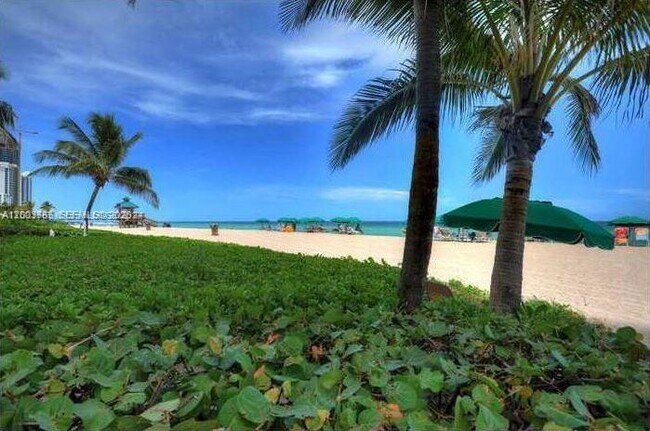 Building Photo - 16711 Collins Ave