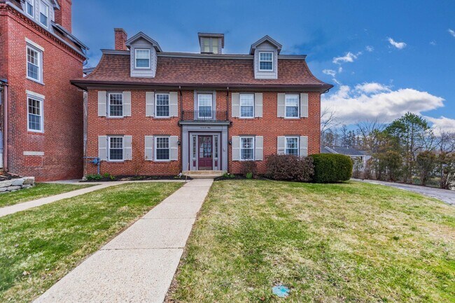 Building Photo - 709 Central Ave