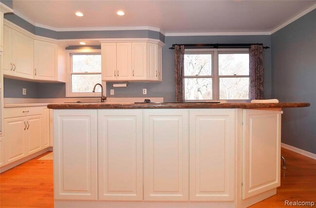 Building Photo - 8152 Fairfield Cir