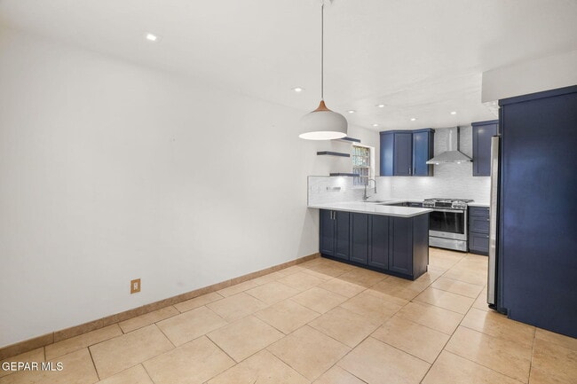 Building Photo - 350 Thunderbird Dr