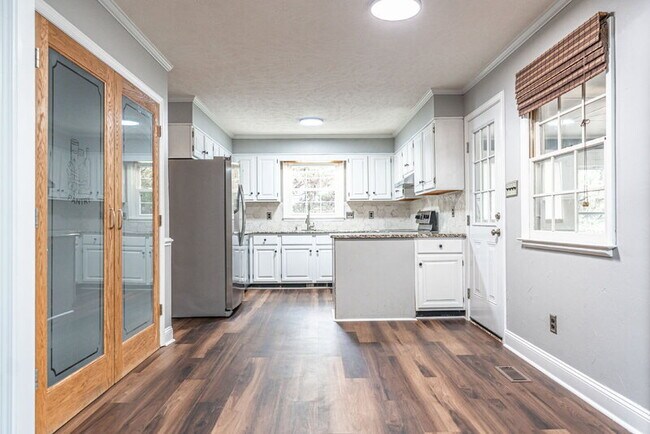 Building Photo - 120 Fox Hunt Ln