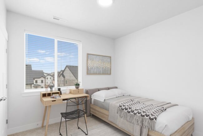Building Photo - Amenity-Rich Top-Floor Condo in Lehi