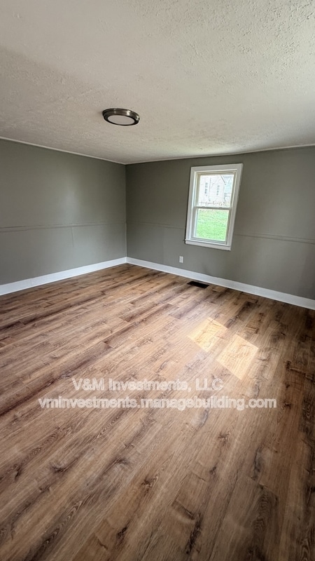 Building Photo - 522 Oak St