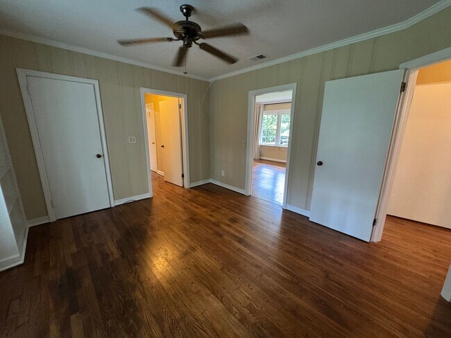 Building Photo - Cozy 2/1 Cottage in Rockridge Heights- $1,650