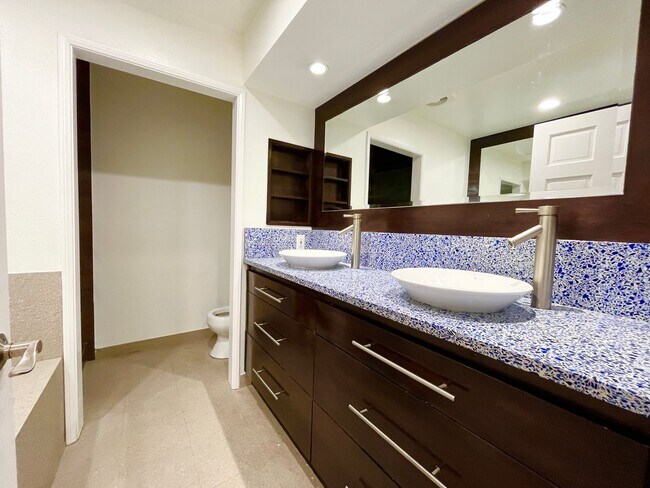 Building Photo - Located in Century City Adjacent to Beverly Hills!