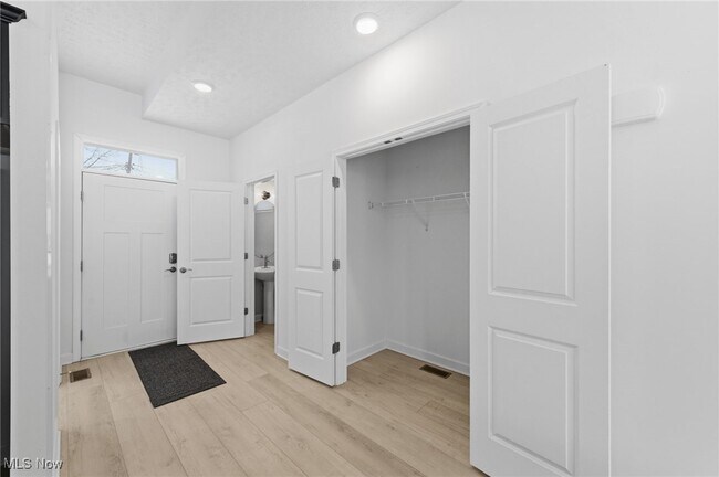 Building Photo - 2244 E 100th St