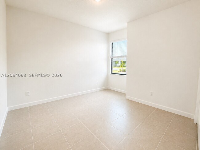 Building Photo - 10691 Wilgrove 10691